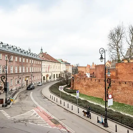 Old Town 5-bedroom Apartment *